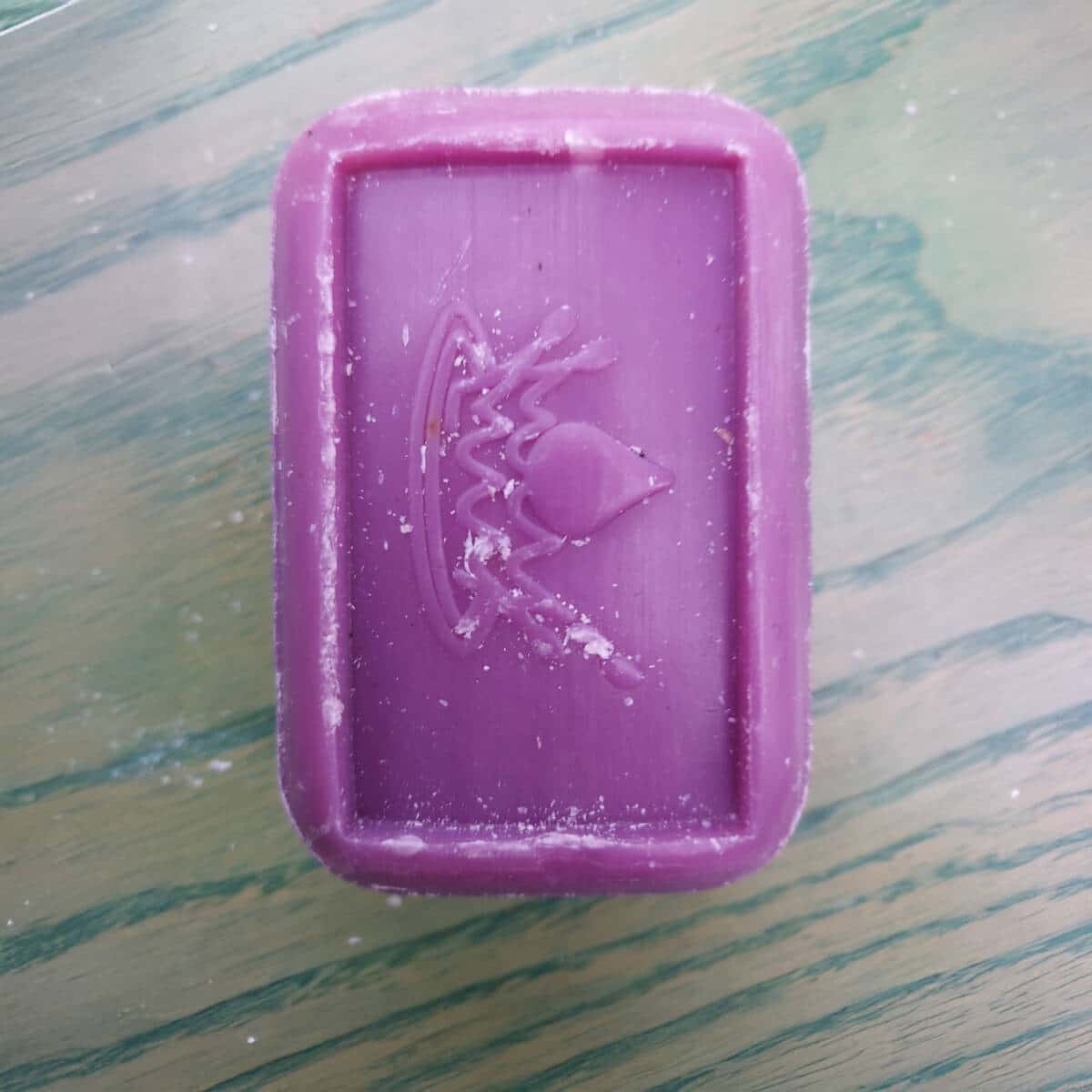 Savon parfumé à la mûre